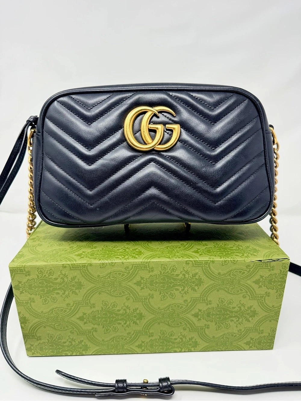 Gucci GG Marmont Matelassé Small Shoulder Bag in Black